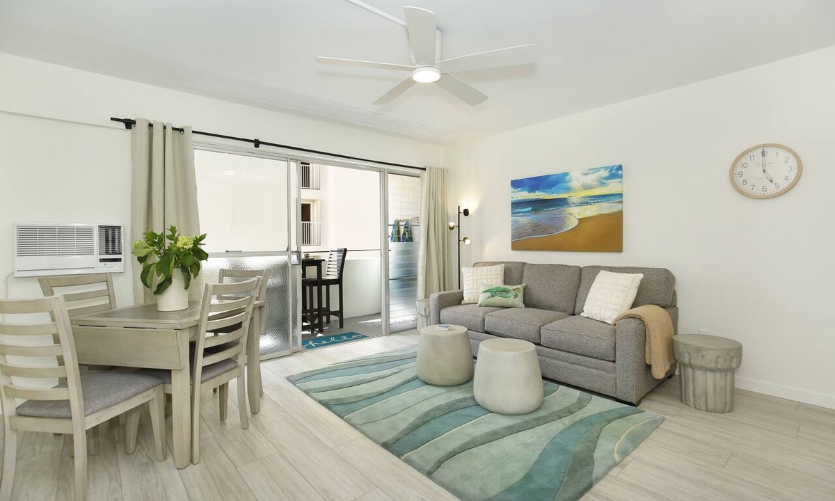 Waikiki Condo | Modern condo in Heart of Waikiki! 1 block to beach, AC, Wi-Fi, free parking!