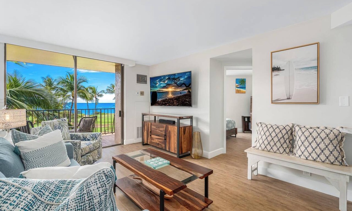 Kihei Condo | Modern & Polished Oceanfront Vistas