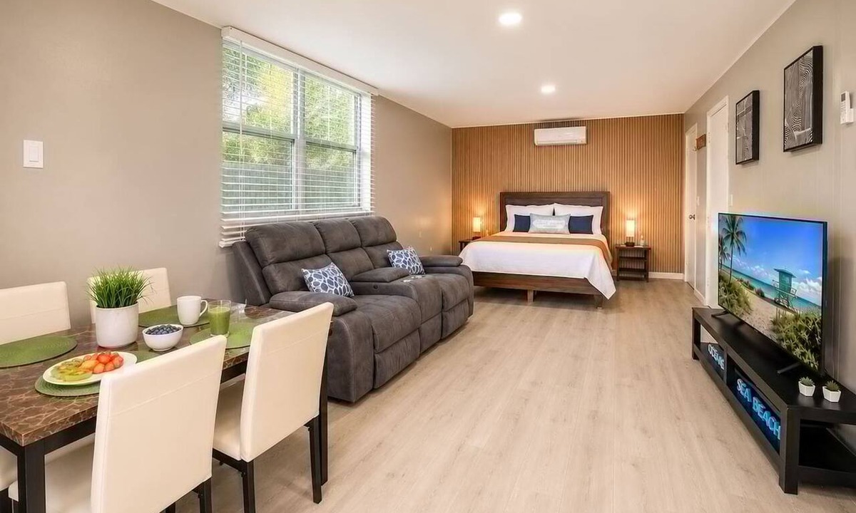 Royal Poinciana Apartment | Modern Studio + Private Parking | Near Beach