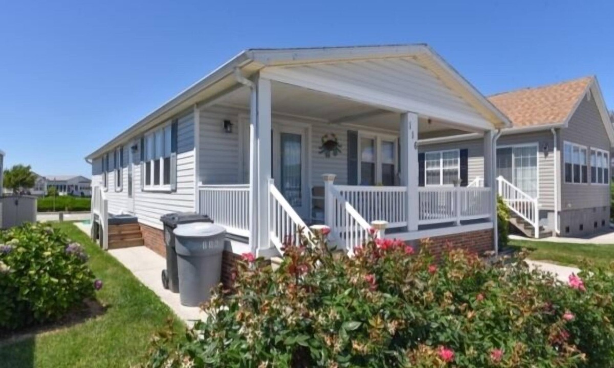 Montego Bay House | Montego Bay 3 bedrooms 2 baths 2 Community pools, tennis, wifi , sleeps 8