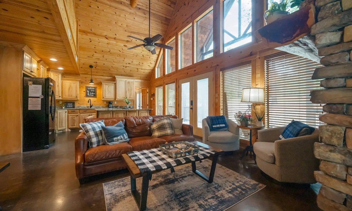 Hochatown Cabin | Moon Over Paradise | Spacious Family Retreat with Sports Court and Game Loft