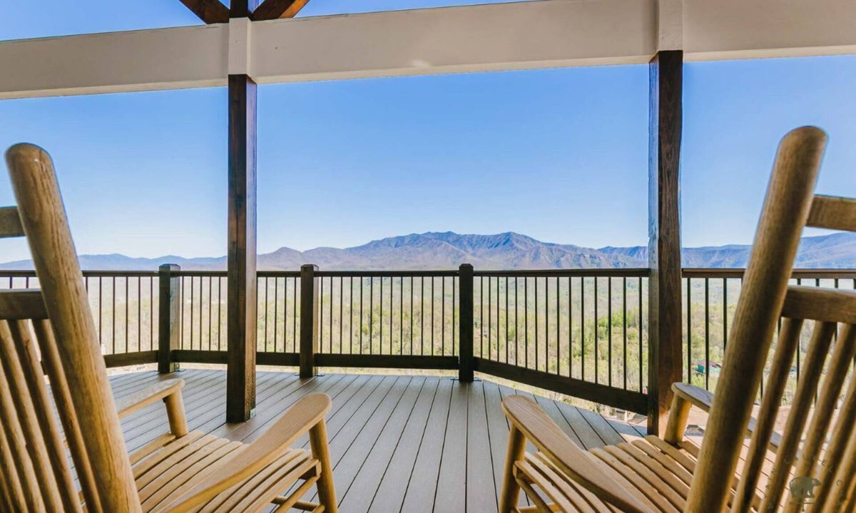 Chalet Village North Cabin | Mtn View EPIC view | hottub | theater | pool table