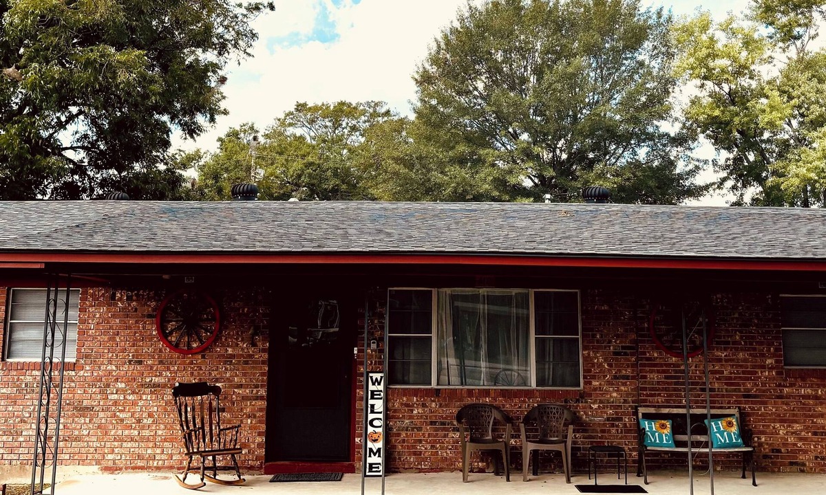Murfreesboro House | Murfreesboro Arkansas walking distance in town 1.9 miles to Crater of Diamond's