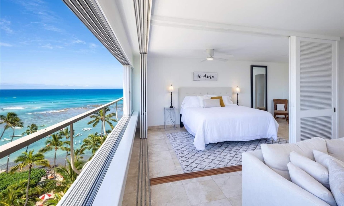 Diamond Head - Kapahulu - St. Louis Condo | Ocean front Condo