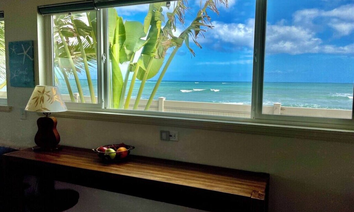 Ewa Cottage | Ocean front house, right on the Beach!WiFi. Free Parking