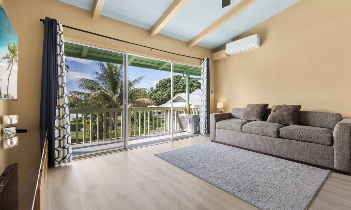 Keaukaha Condo | Ocean View 1BR Balcony Near Beaches and Downtown