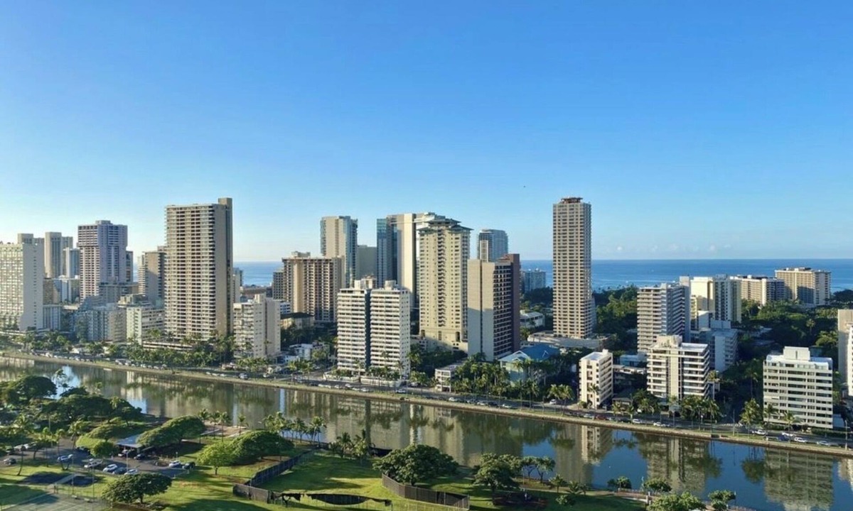 McCully - Moiliili Apartment | Ocean & Waikiki Skyline Views – Modern 2BR/2BA Retreat, Resort Style Amenities