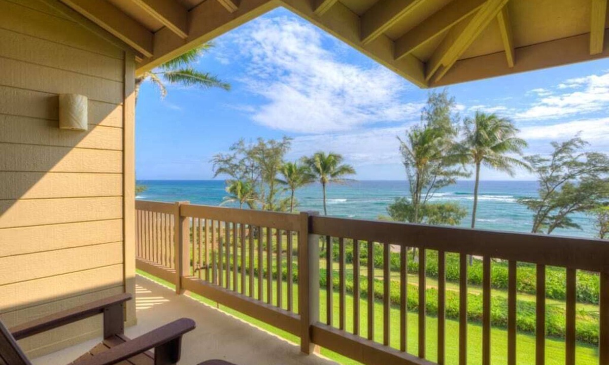 Lihue Condo | Oceanfront 3 Bedroom w/Kitchen and Lanai–Kaha Lani