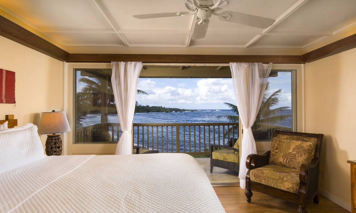 Hana Condo | Oceanfront #5 at Hana Kai Maui - 2 BR/2 BA Upper Floor Corner 100ʻ from Water!