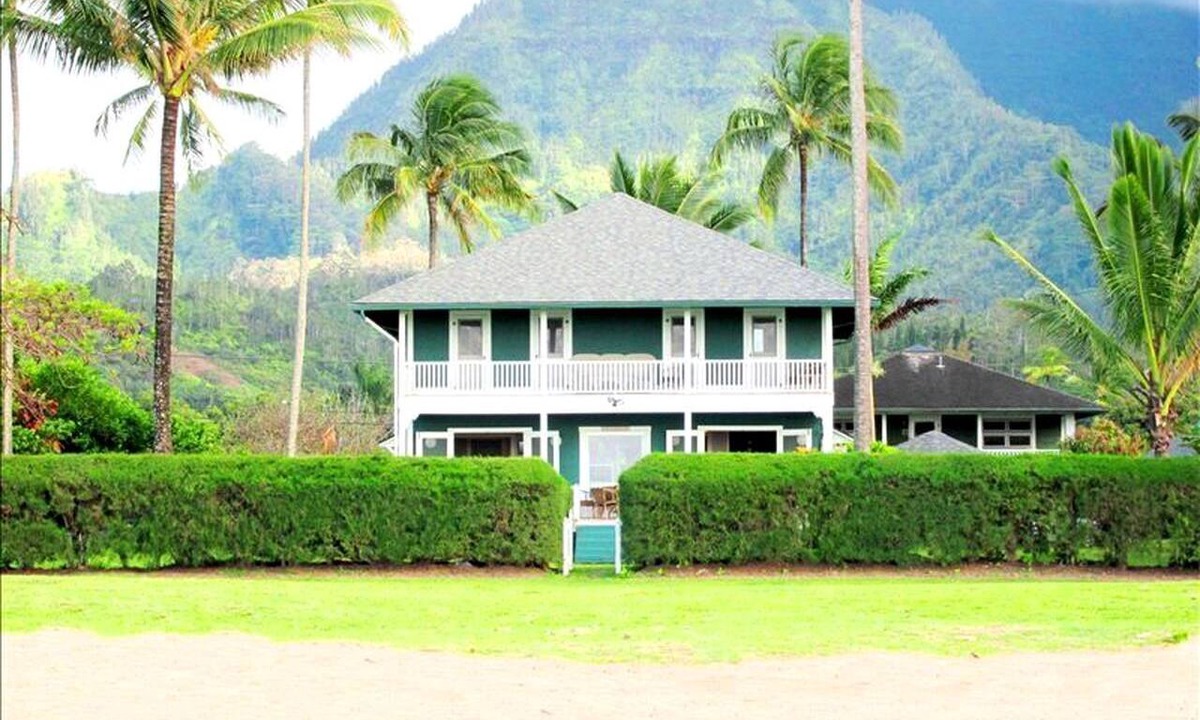 Hanalei Palms House | Oceanfront Cottage Rental with Mountain Views in Hanalei, Hawaii