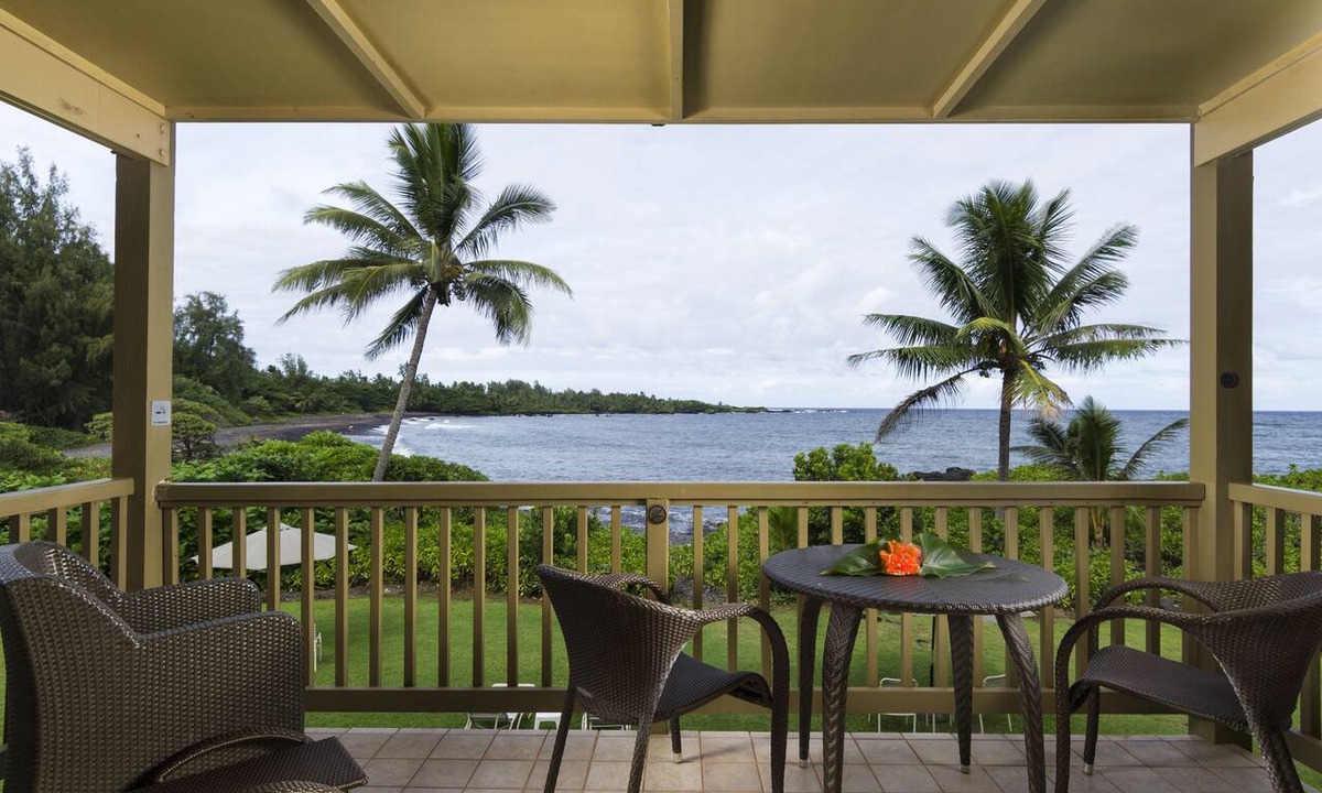 Hana Condo | Oceanfront Hana Kai Maui #2 - Romantic Studio 100' from Water! Kitchenette