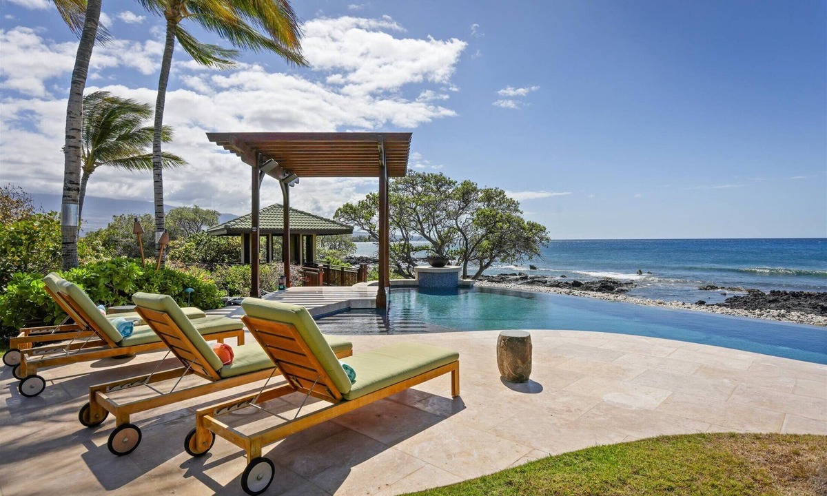 Waikoloa House | Oceanfront Pacific Sunset Villa: Pool, Hot Tub, Theater