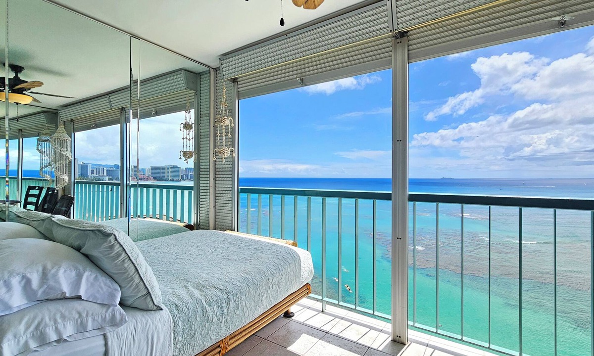 Diamond Head - Kapahulu - St. Louis Apartment | Oceanfront studio in Honolulu for a relaxing getaway with terrific views.