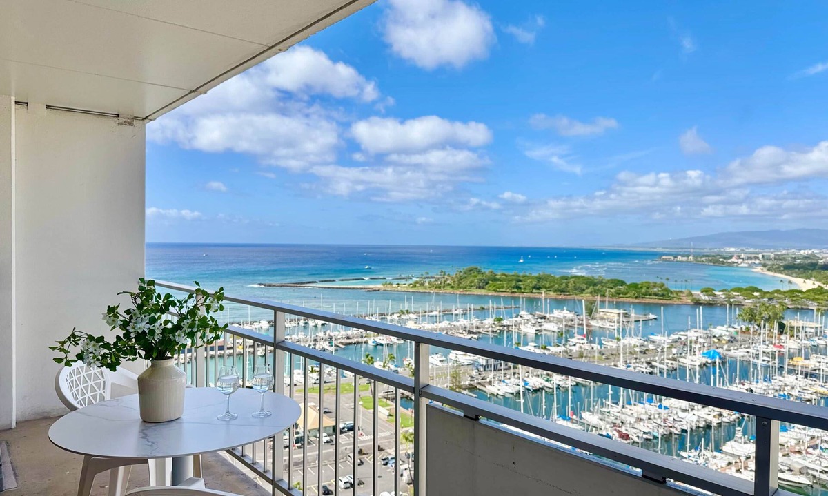 Waikiki House | Oceanview in Waikiki: 2 Queen Beds w/Parking