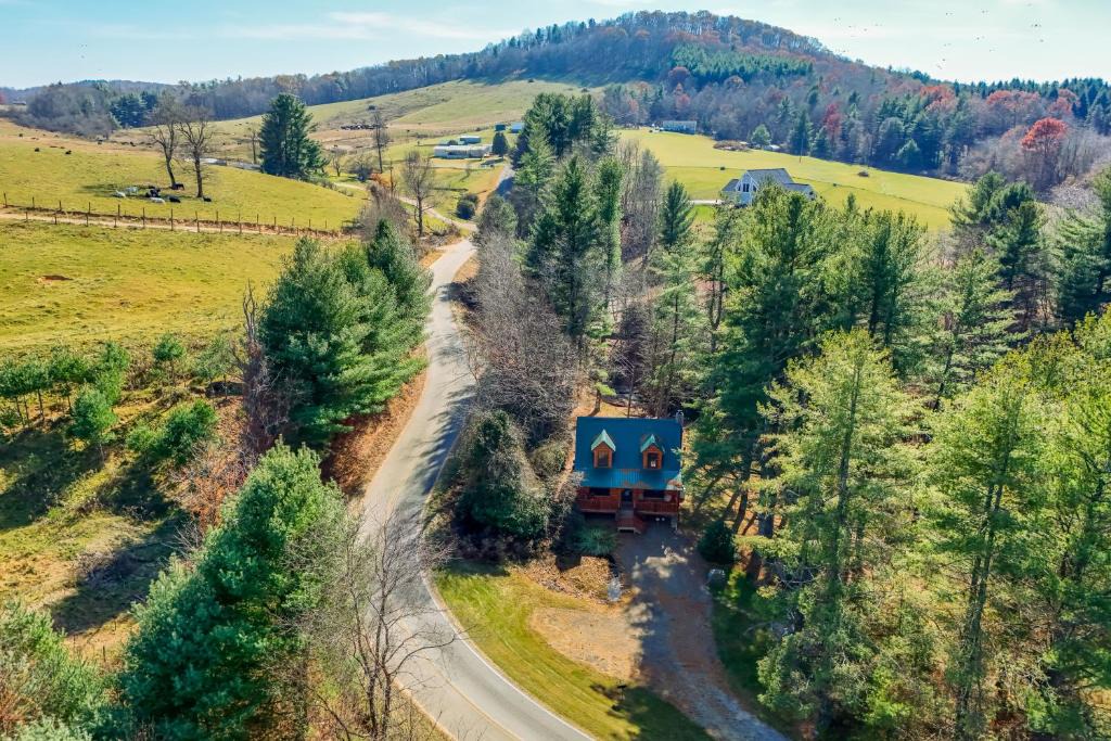 Ennice House | On-Site Waterfall! Cabin Near Blue Ridge Pkwy