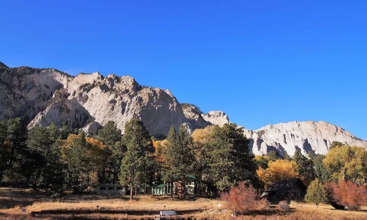 Nathrop House | On Splendid Pond- Breathtaking Views- Private Fishing Pond