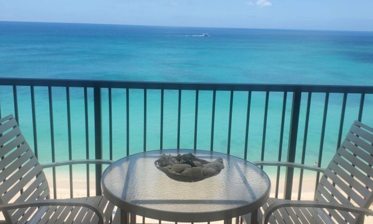 Makaha Condo | One bedroom oceanfront property 1990/NUC-2241