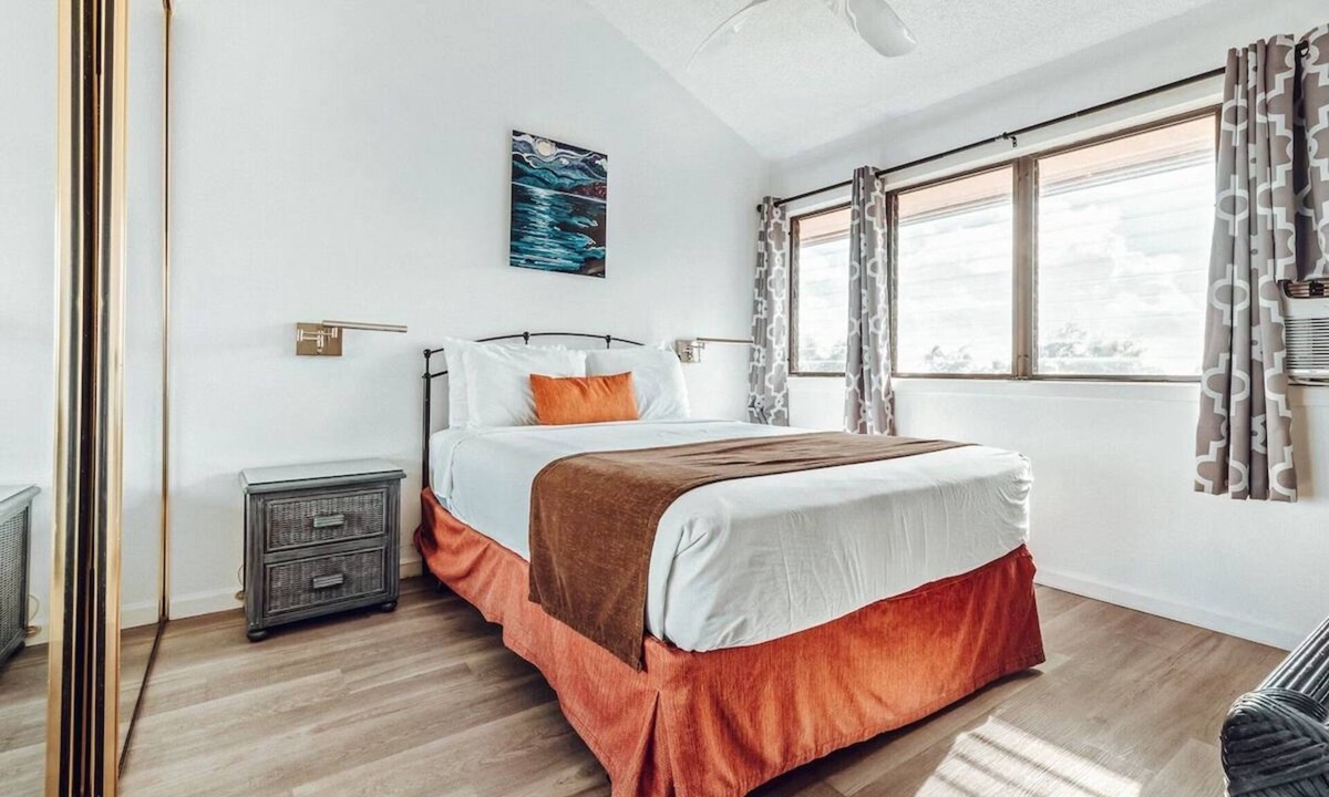 Nawiliwili Apartment | One Unit | Free Parking | Direct Pool Access | Near Wilcox Road