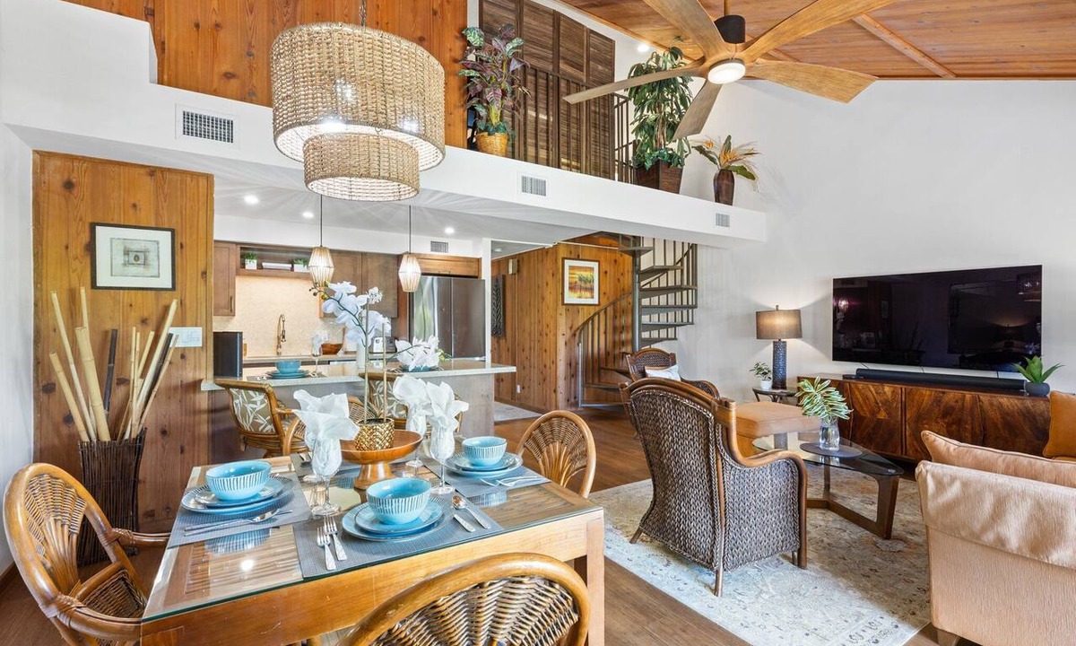 Kihei Condo | Open Condo with Warm Wood Accents