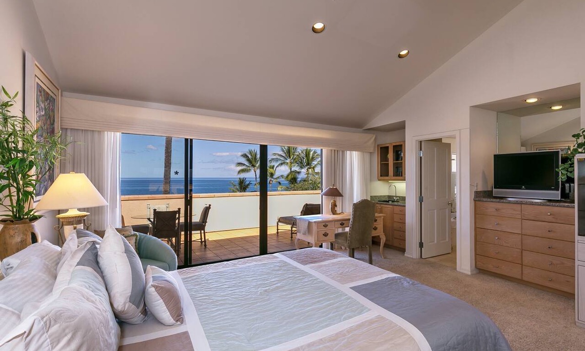 Wailea Condo | Panoramic Ocean Views - Makena Surf A203