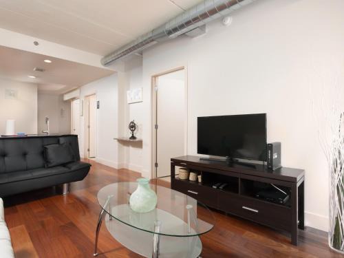 Center City West Apartment | Pet Friendly 2 Bedroom and 2 Bathroom Apartment near Rittenhouse apts