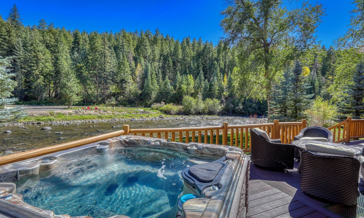 San Juan River Village House | Pet Friendly River Front Home with Hot Tub & A/C