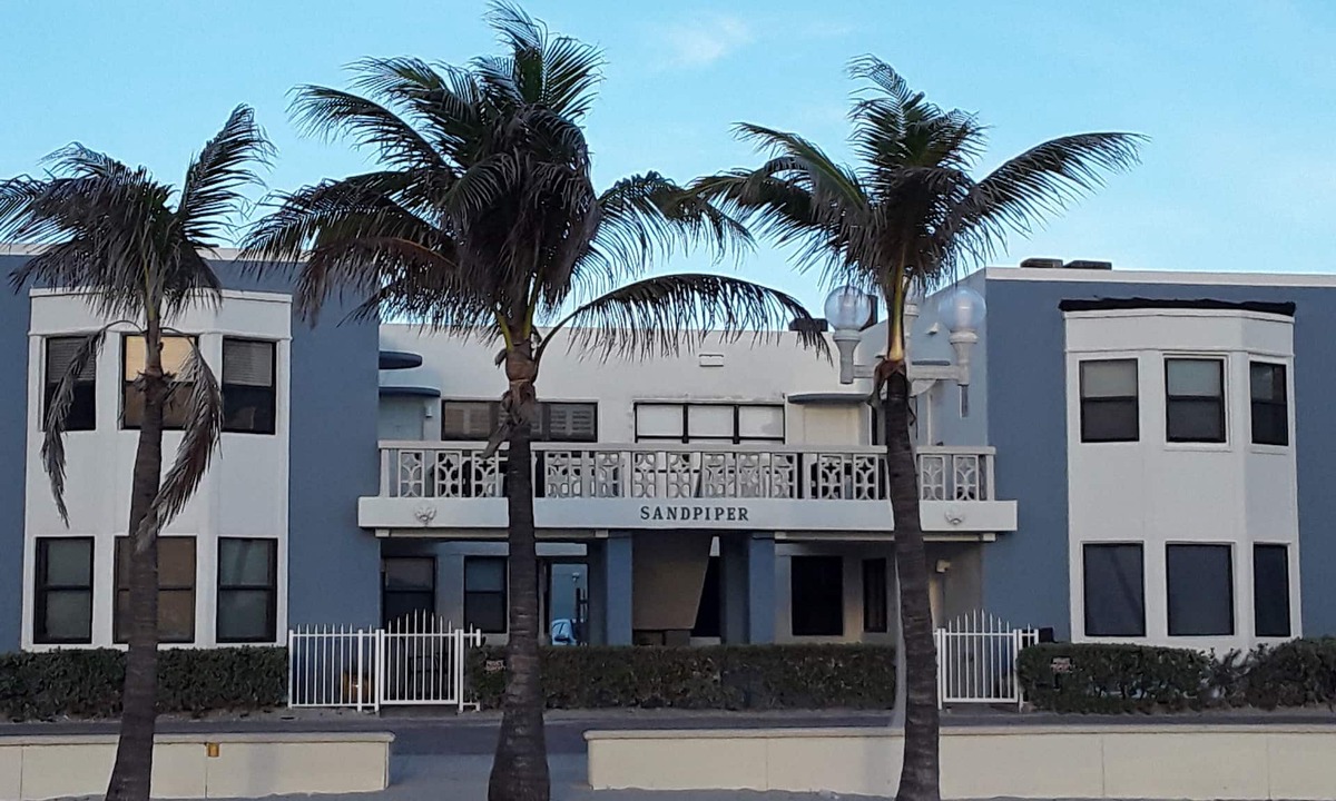 Hollywood Condo | Prime Location!*Private & Quiet Home*Direct Bch& Brdwlk*Free Park+2 bikes!