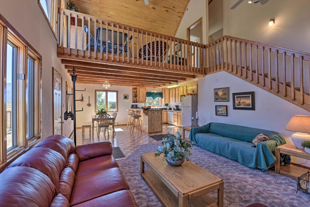 Jaroso House | Questa Home w/Views - 13 Mi to Red River Skiing!