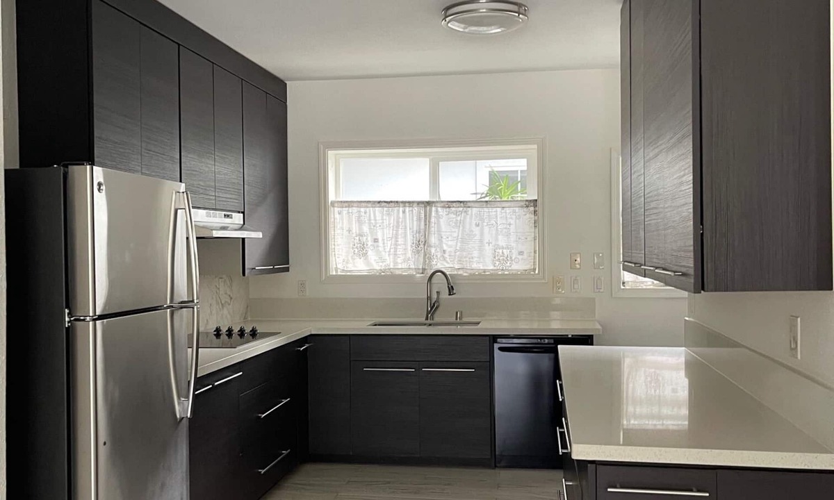 Eastern Honolulu House | Quiet neighborhood- 2 bedroom & 1 bathroom with 2 tandem parking!