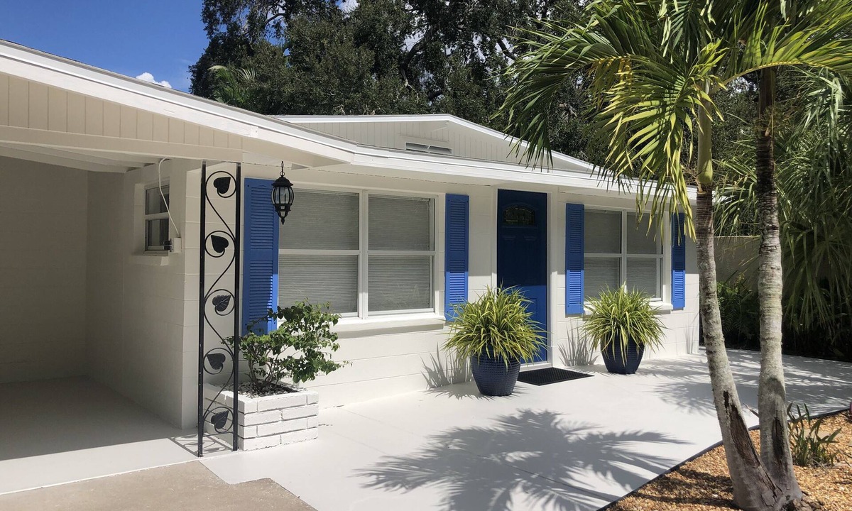 Alta Vista House | Quiet Tropical DTWN 5 Star Home near>Sarasota Legacy Bike Trl & Trolley to Beach
