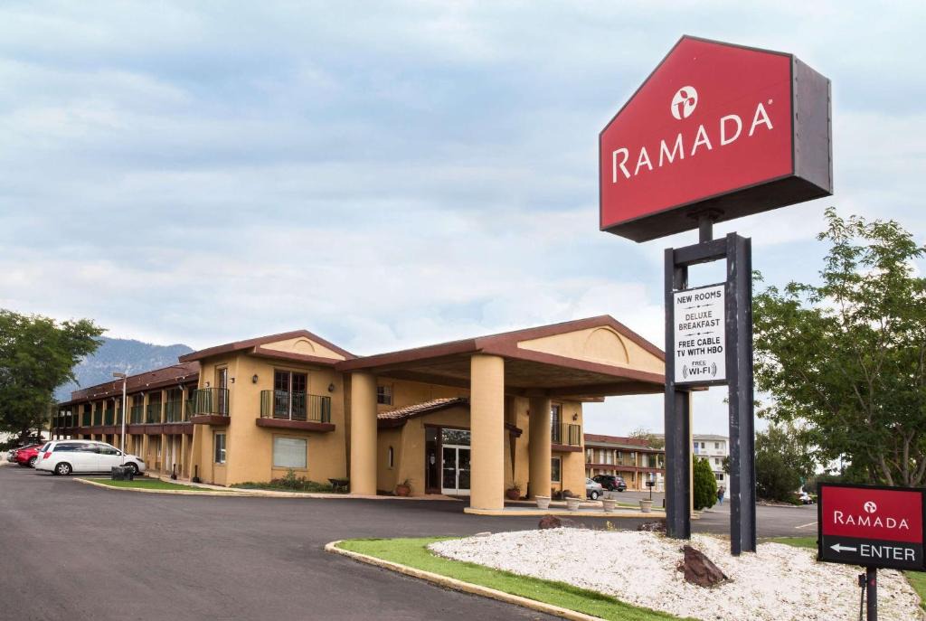 Flagstaff Hotel | Ramada by Wyndham Flagstaff East
