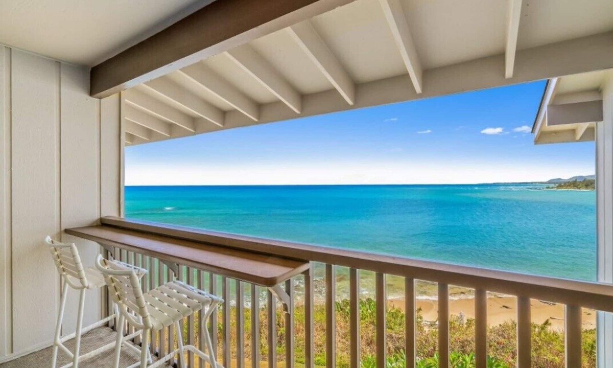 Wailua Condo | Recently Fully Renovated-Oceanfront, Top floor, Million Dollar View, Sleeps - 2