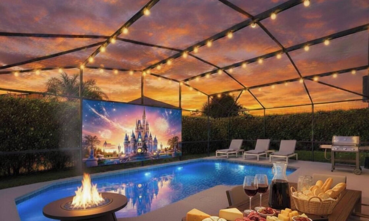 Lake Berkley Villa | Ref 11. Lake Berkley, outdoor cinema, own pool. Near Disney