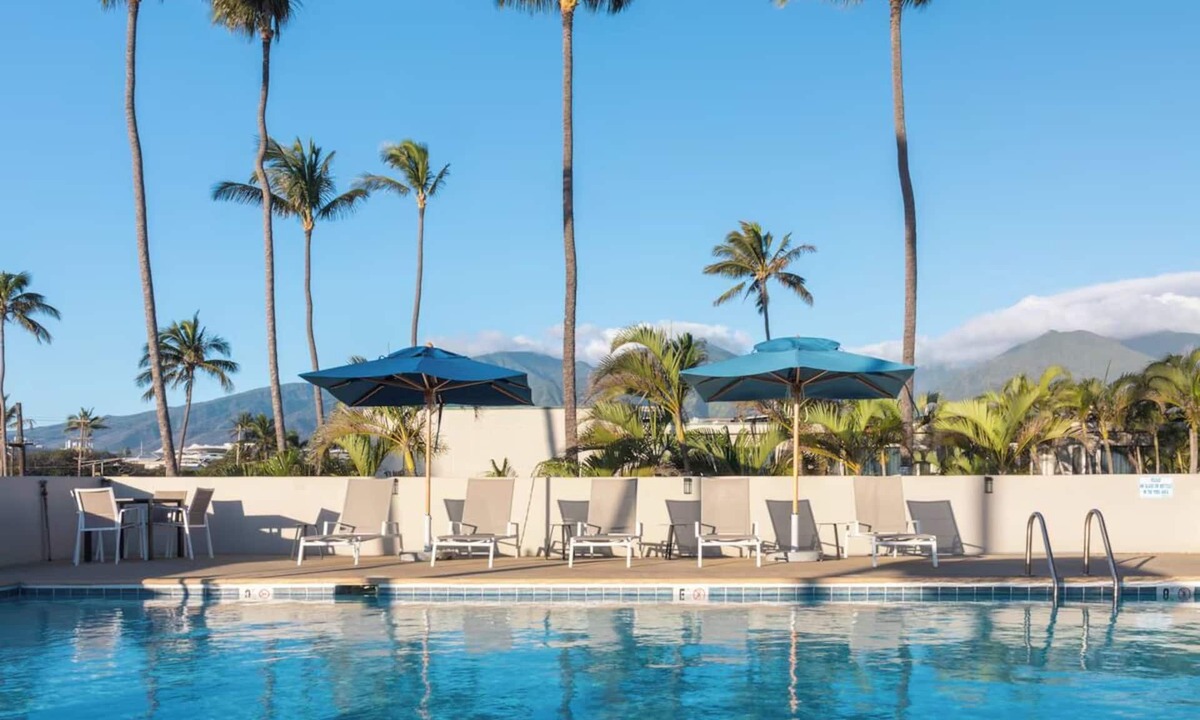 Kahului Hotel | Relax and Recharge! Two Ocean View Rooms with Outdoor Pool Access!