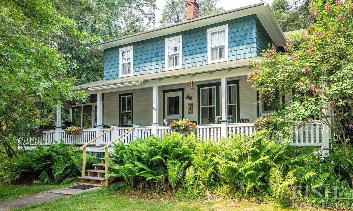 Eagles Mere Cottage | Relax during the evening on the veranda at "Pinecone" in Eagles Mere.
