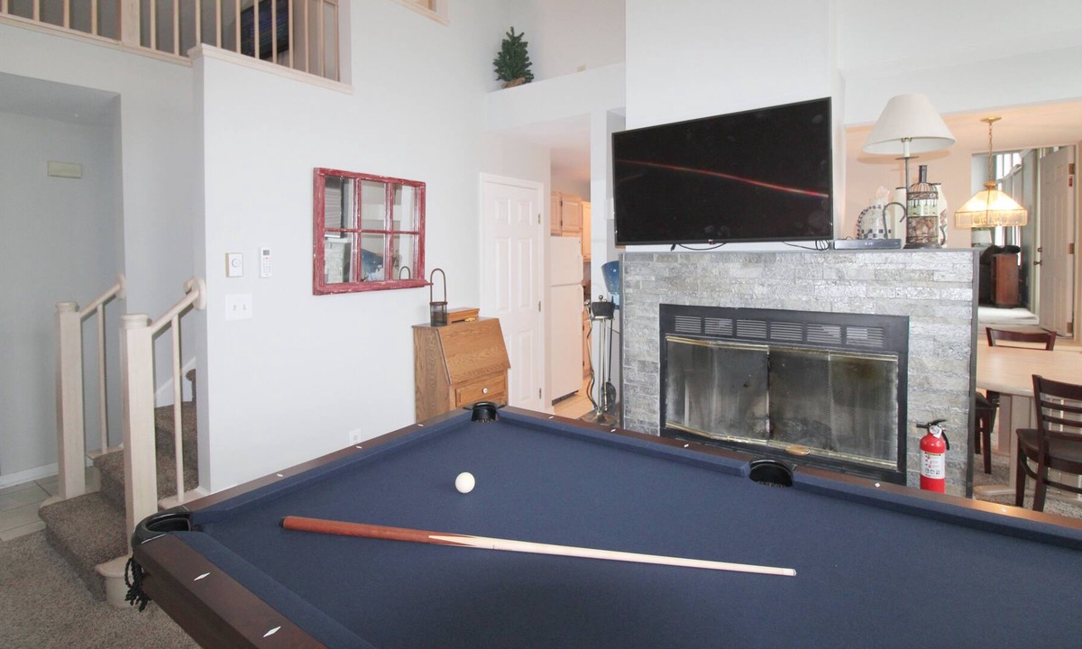 Lake Harmony House | Renovated Townhouse, Walk to Slopes, Big Boulder Resort Access, Pool Table, Lake
