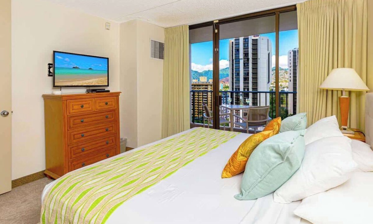 Waikiki Condo | Resort condo w/lanai & pool access