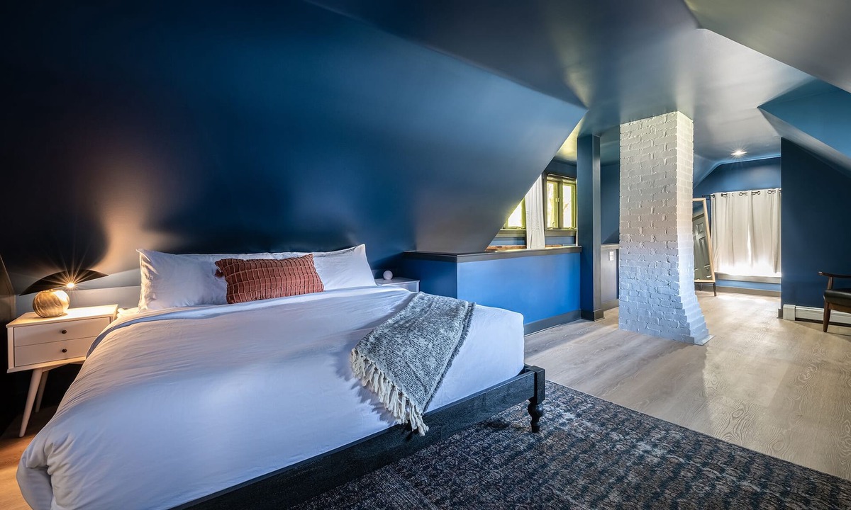 Peterborough Hotel | Riverhouse by Weekender (Formerly Jack Daniels Inn)