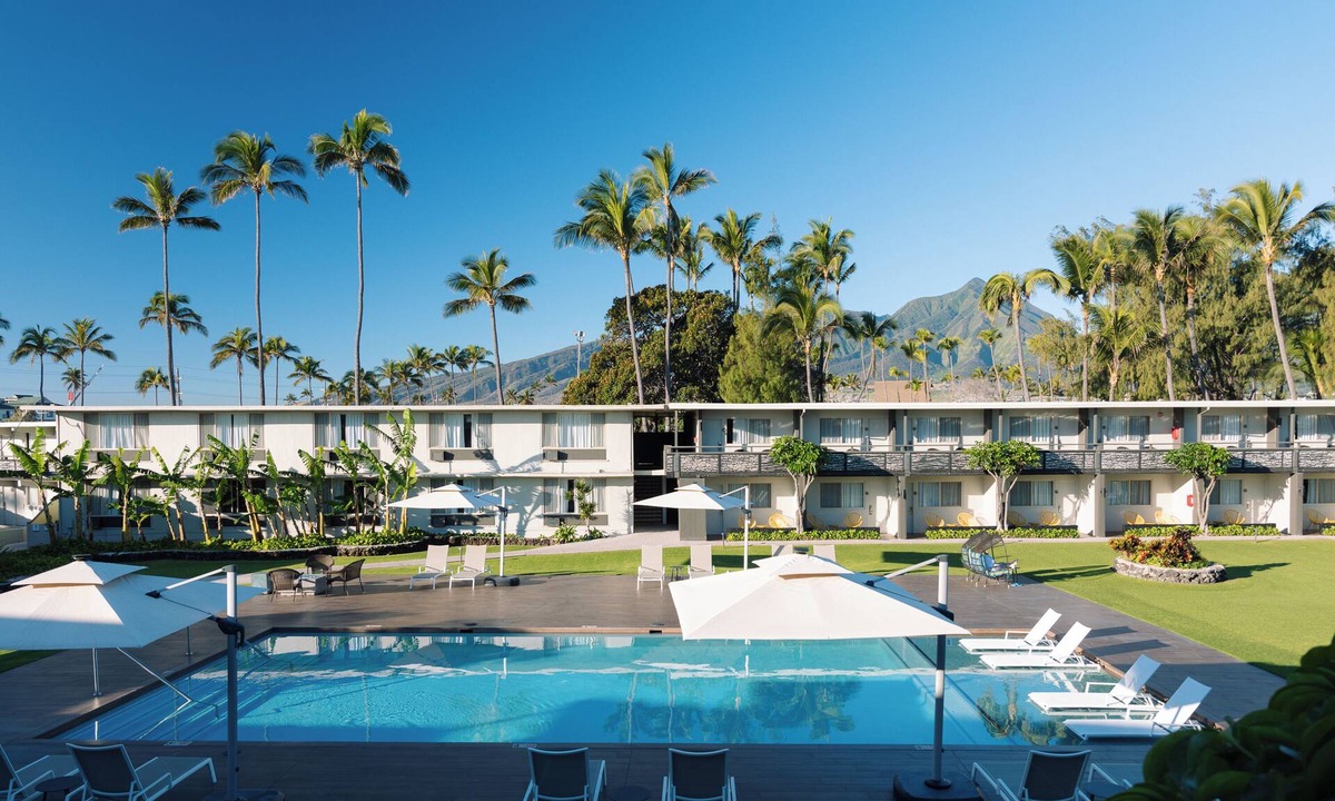 Kahului Hotel | Romantic Beach Getaway | Outdoor Pool | Minutes to Paukukalo Beach - 1.9 mi