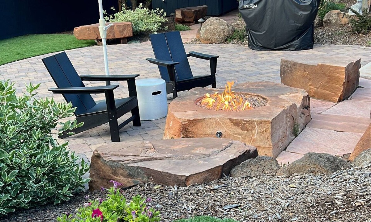 Williams House | Route 66 Retreat Walk to Town Amazing Yard & Fire Pit
