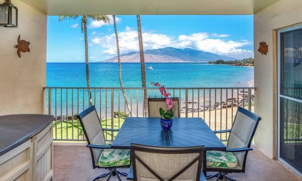 Kihei Condo | Royal Mauian #307: Beachfront Bliss with Stunning Views & Resort Amenities