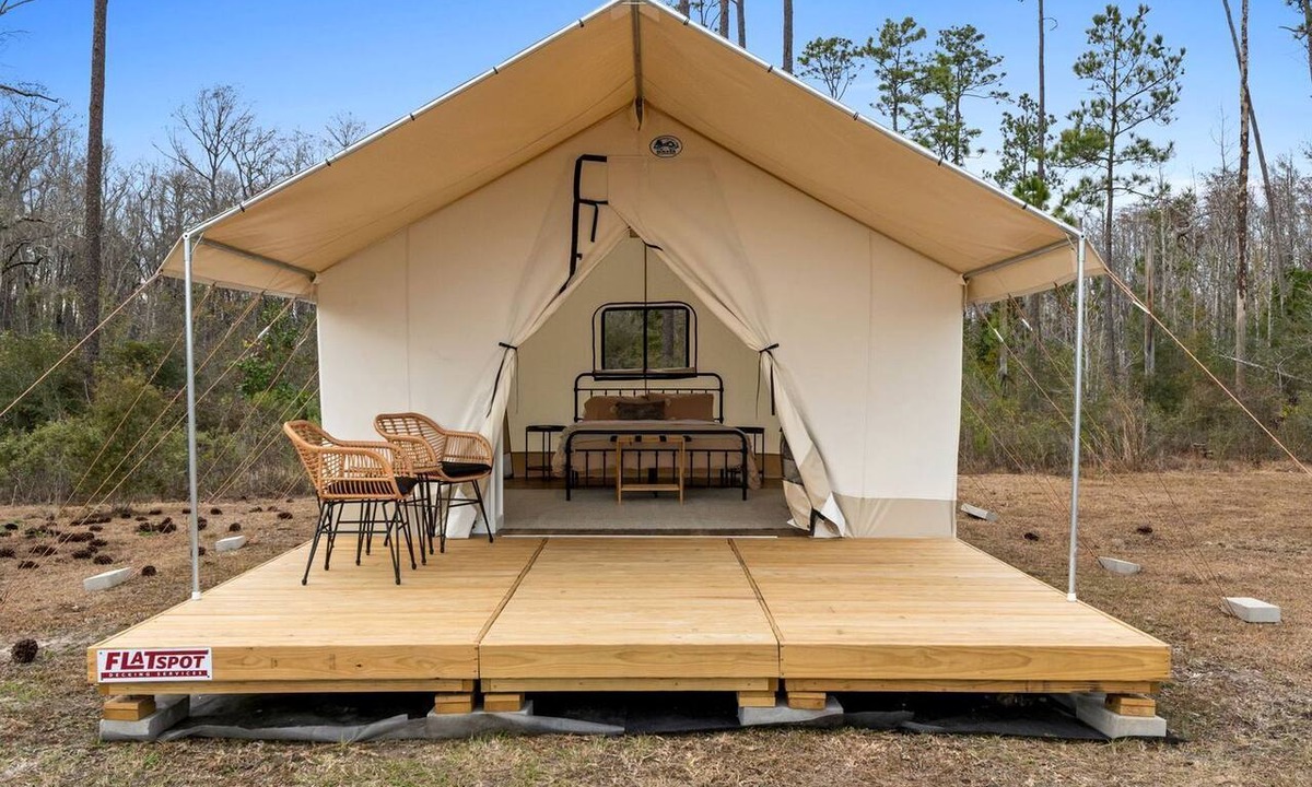 Wewahitchka Cabin | Rustic Lakefront Glamping Under the Stars with River Accesss & Kayaking in Wewahitchka, Florida
