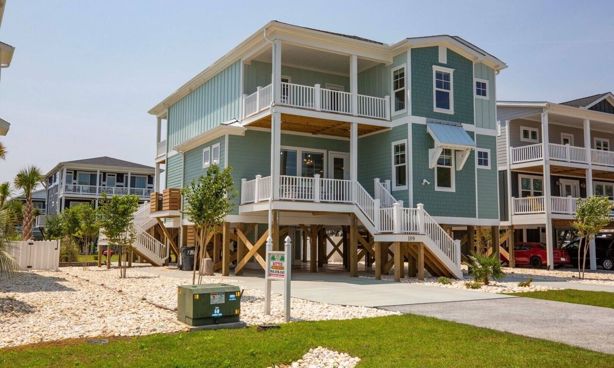 Yaupon Beach House | Sally's Sandcastle in Oak Island boasts 7 bedrooms, ocean views, and a private pool.