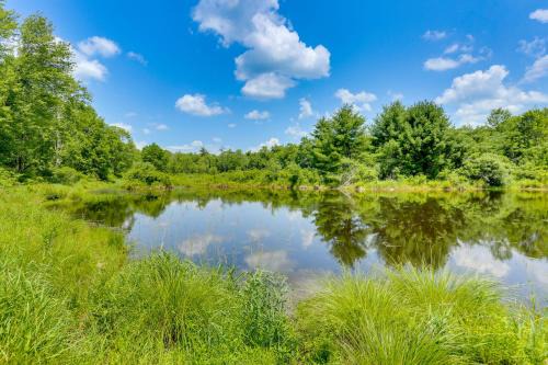 East Stroudsburg House | Secluded Poconos Cabin: 75 Acres & Fire Pit!