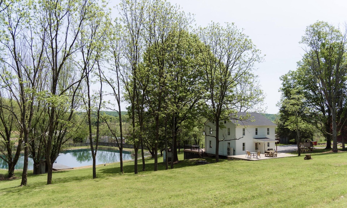Cocolamus House | Secluded Valley Oasis with Swimming Pond, Spa, Firepit, 3BD/2BA, Family friendly