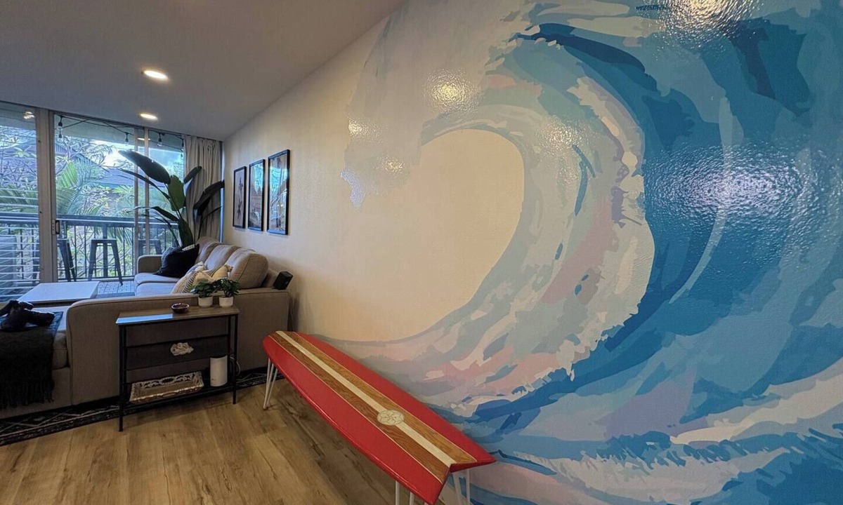 Kihei Condo | Selfie wall, walk to beach, TVs in rooms