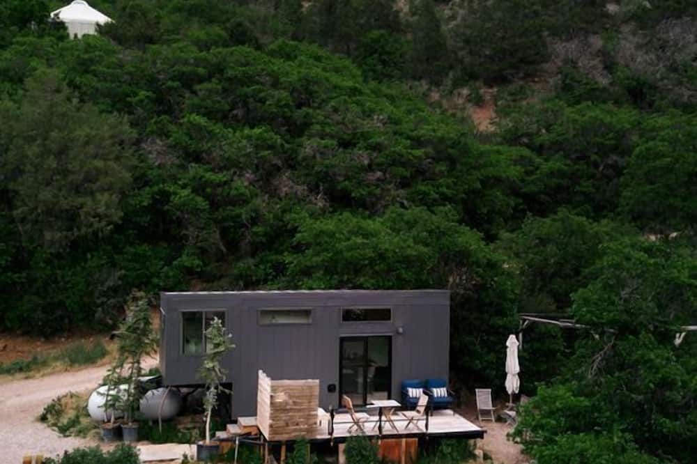 Basalt Cabin | Serene Tiny House Retreat with Botanical Sanctuary & Mountain Views near Aspen, Basalt, Colorado
