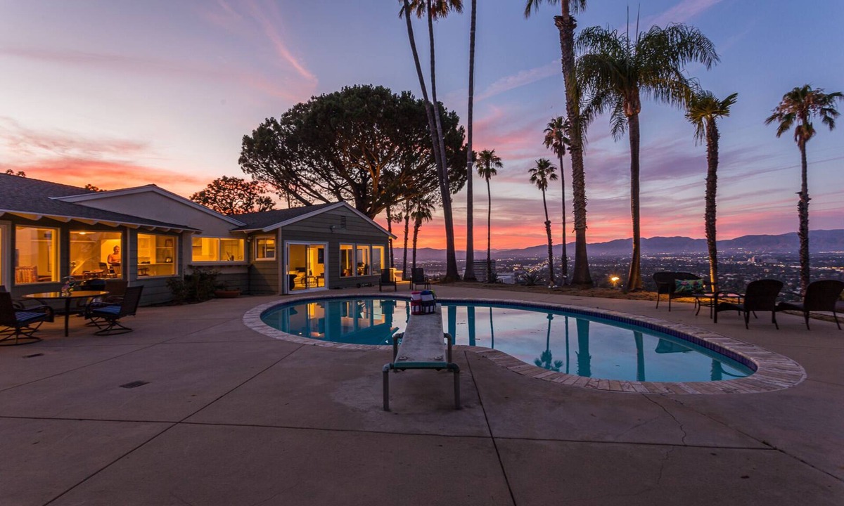 Sherman Oaks House | Sherman Oaks Retreat Pool + Hot Tub + Panoramic Views | Sleeps 16 | Oak Hills