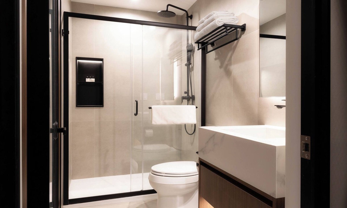 Rittenhouse Row Hotel | Sosuite - Queen Room, High Floor w Desk, Roof Deck