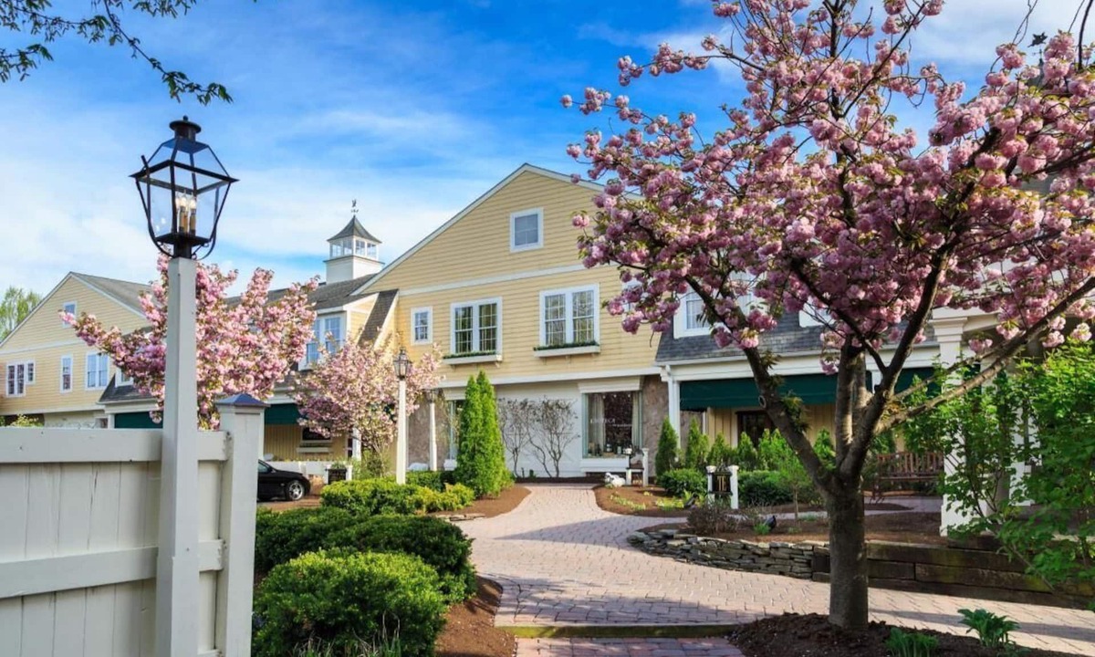 Leacock-Leola-Bareville Hotel | Spacious Charming Historic Hotel From 1800s - Antique Furnishings - Whirlpool